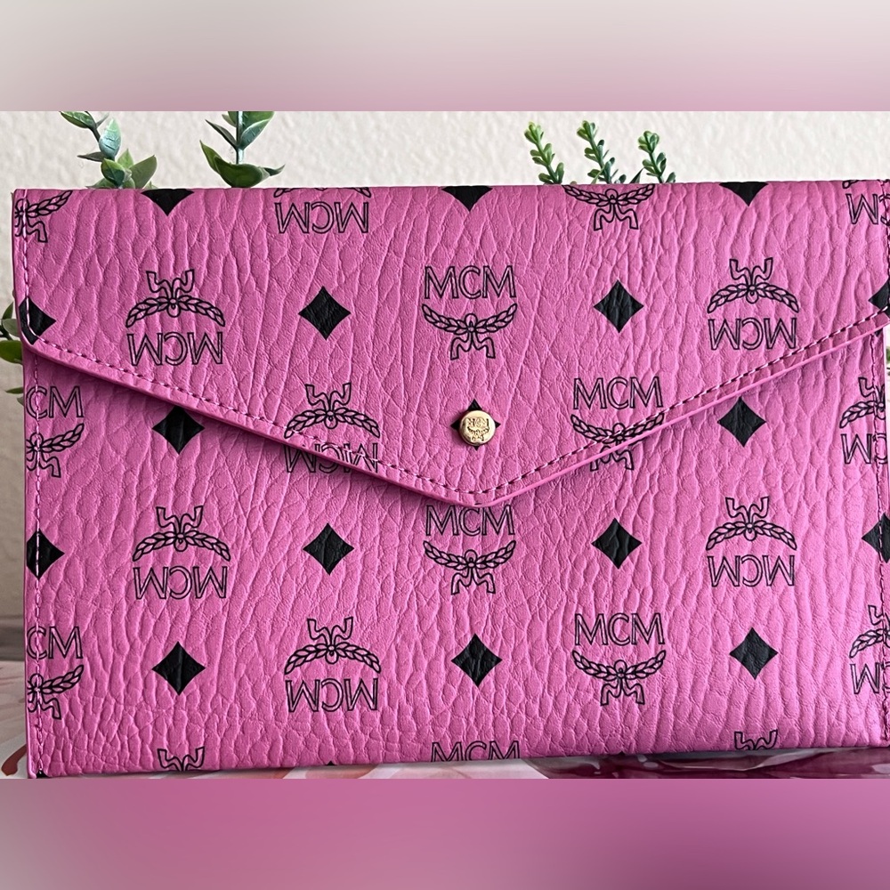 MCM Piink Envelope Clutch - Picture 3 of 4
